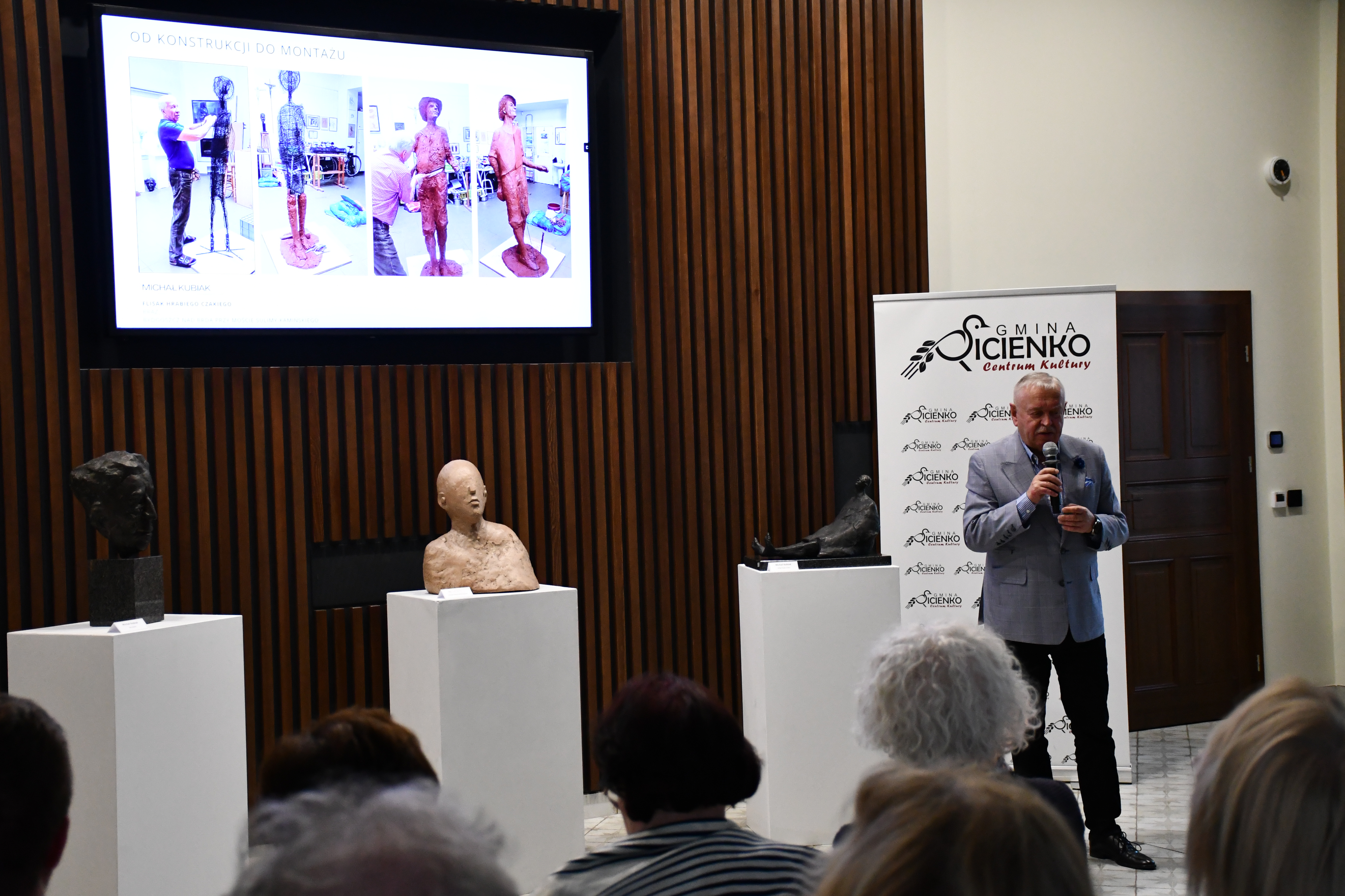 Wystawa rzeźb Michała Kubiaka